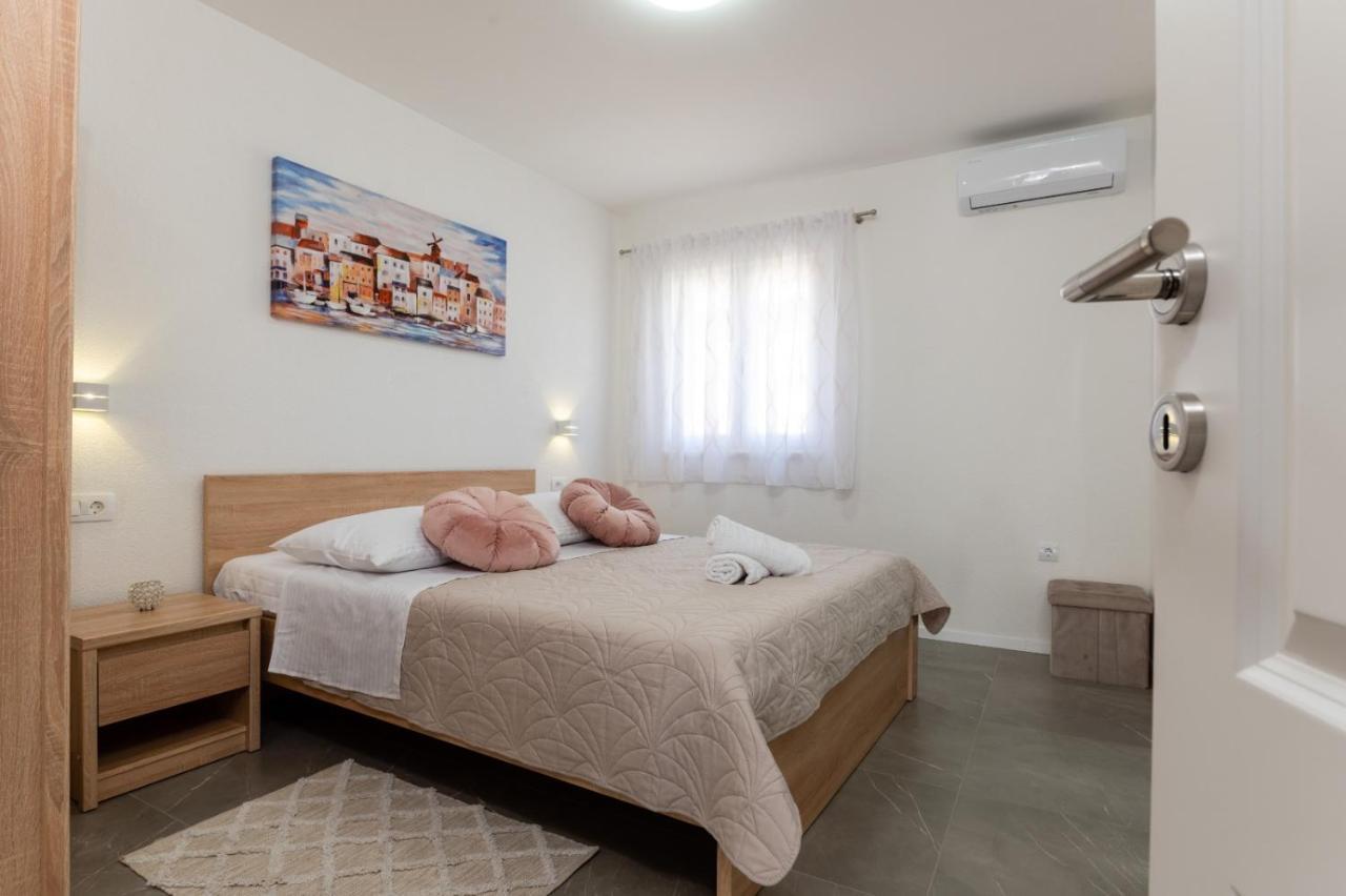 Apartment Vuletin Kastela Exterior photo